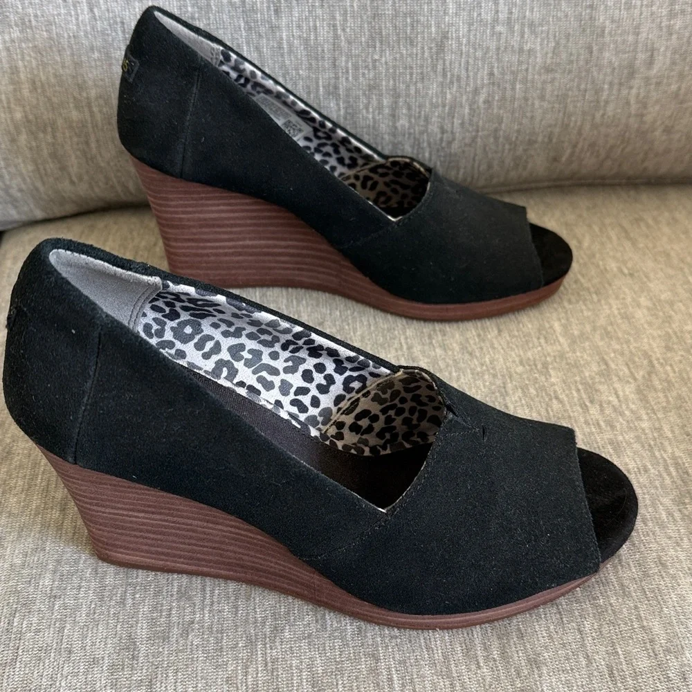 Toms Michelle Black Suede Peep Toe Wedge Sandals Women’s Size 7.5